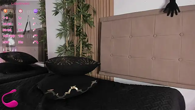 Snapshot of Natasha__Sccott chatting on February 25, 10:53 pm Natasha Sccott online show from February 25, 10:53 pm