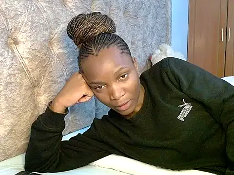 Snapshot of Naughty_Girl17 chatting on December 15, 5:13 am Naughty Girl17 online show from December 15, 5:13 am