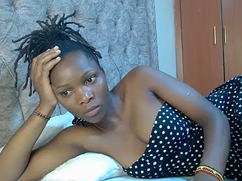 Snapshot of Naughty_Girl17 chatting on February 13, 7:24 am Naughty Girl17 online show from February 13, 7:24 am