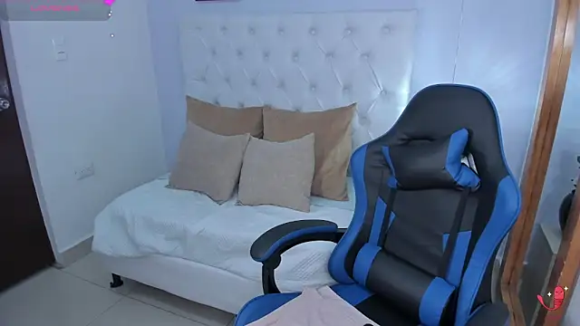 Snapshot of kitty_kayo chatting on February 18, 3:59 am kitty kayo online show from February 18, 3:59 am