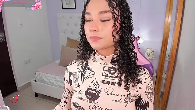 Snapshot of kitty_kayo chatting on December 18, 3:22 am kitty kayo online show from December 18, 3:22 am