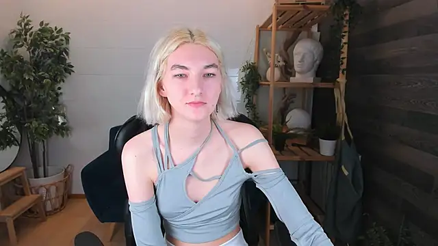 Mia Cheers online show from March 16, 1:49 pm