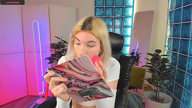 Mia Cheers online show from February 21, 1:55 pm