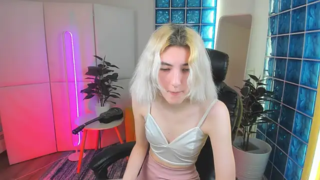 Mia Cheers online show from February 25, 1:43 pm