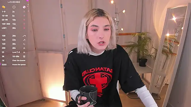 Mia Cheers online show from February 13, 5:22 pm