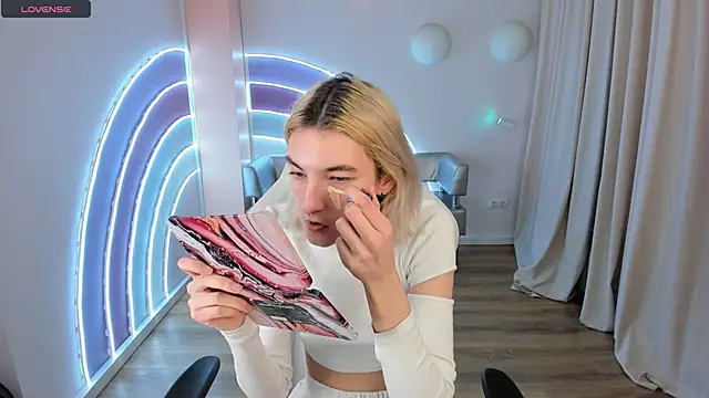 Mia Cheers online show from February 22, 1:46 pm