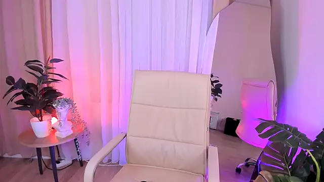 Mia Cheers online show from February 5, 1:33 pm