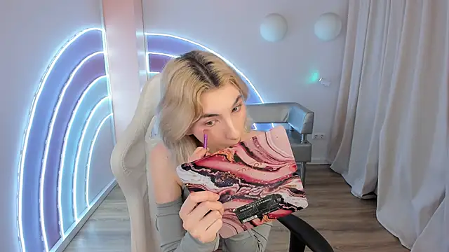 Mia Cheers online show from February 4, 1:38 pm