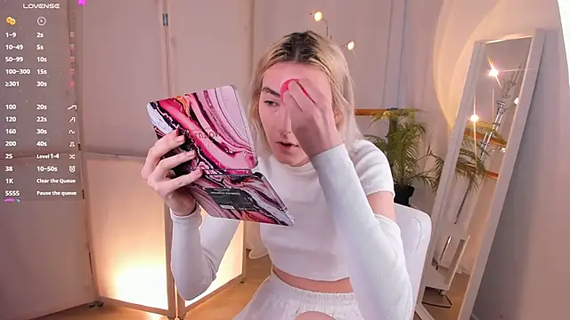 Mia Cheers online show from February 13, 2:20 pm