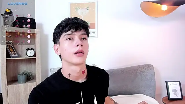 Snapshot of badboy_one_ chatting on October 25, 9:59 pm badboy one online show from October 25, 9:59 pm