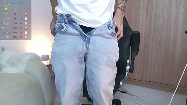 Snapshot of badboy_one_ chatting on October 5, 11:28 pm badboy one online show from October 5, 11:28 pm