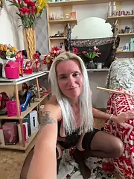 DirtyMargaret online show from June 4, 2:00 pm