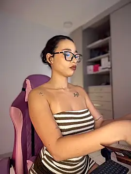 Hips hannah online show from July 11, 6:30 pm