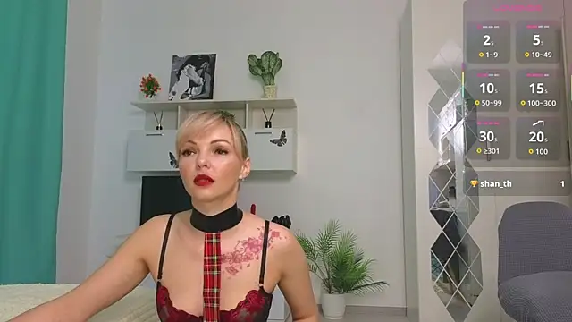 Molliblum online show from June 3, 2:18 pm