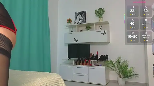 Molliblum online show from May 27, 2:13 pm