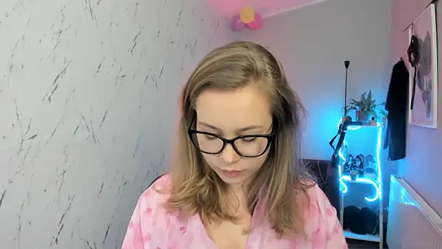 holly xglam online show from February 11, 7:58 pm