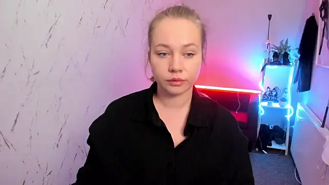 holly xglam online show from April 9, 7:53 pm