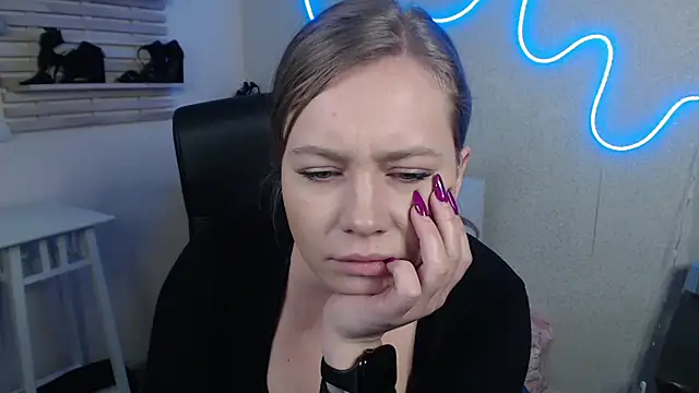 holly xglam online show from February 27, 6:24 am