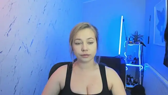 holly xglam online show from October 13, 4:52 pm