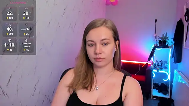 holly xglam online show from March 19, 8:09 pm