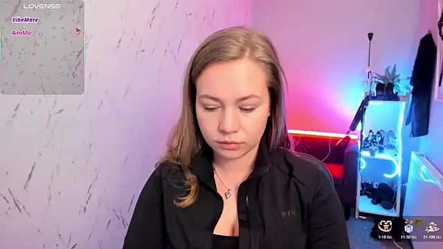 holly xglam online show from March 20, 8:10 pm