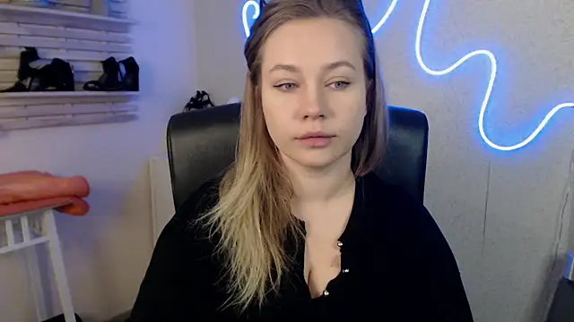 holly xglam online show from March 19, 12:04 am