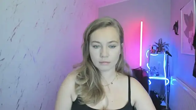 Snapshot of holly_xglam chatting on October 22, 5:45 pm holly xglam online show from October 22, 5:45 pm