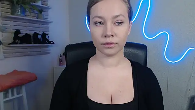 holly xglam online show from February 27, 12:14 am