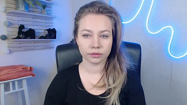 holly xglam online show from March 17, 2:19 am