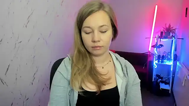 Snapshot of holly_xglam chatting on December 4, 8:08 pm holly xglam online show from December 4, 8:08 pm