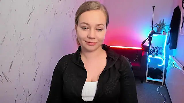 holly xglam online show from February 26, 7:58 pm