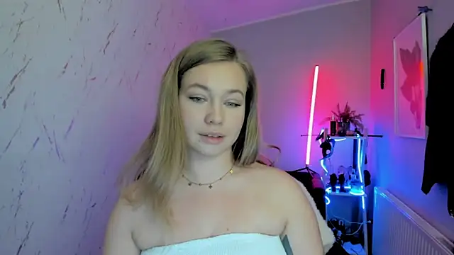 Snapshot of holly_xglam chatting on November 19, 7:47 pm holly xglam online show from November 19, 7:47 pm