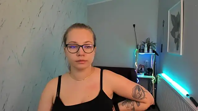 holly xglam online show from September 24, 5:08 pm