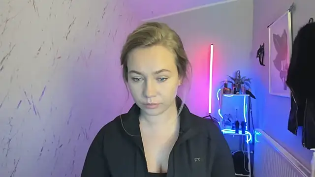 Snapshot of holly_xglam chatting on November 4, 7:17 pm holly xglam online show from November 4, 7:17 pm