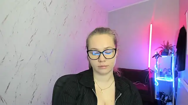 holly xglam online show from December 16, 8:57 pm