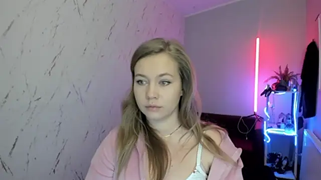 holly xglam online show from January 9, 8:49 pm