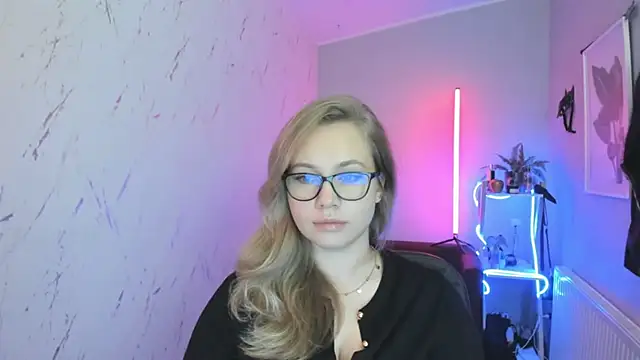 Snapshot of holly_xglam chatting on October 21, 5:45 pm holly xglam online show from October 21, 5:45 pm