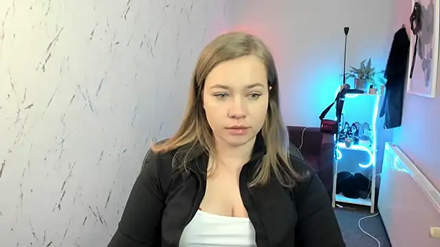 holly xglam online show from February 14, 8:20 pm