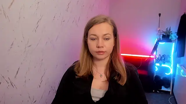 holly xglam online show from March 24, 8:42 pm