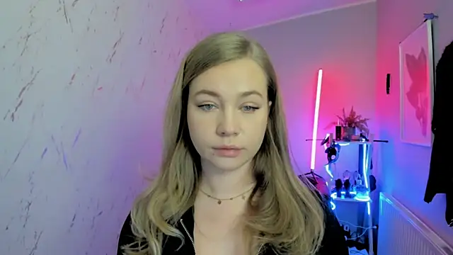 Snapshot of holly_xglam chatting on November 18, 8:34 pm holly xglam online show from November 18, 8:34 pm