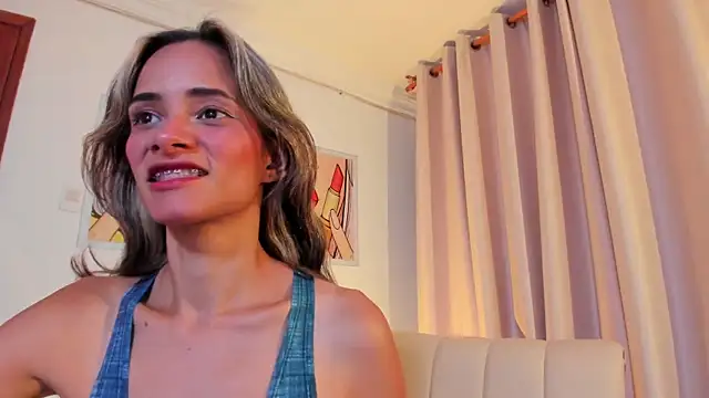 Snapshot of SkiinnyAna chatting on October 25, 7:47 pm SkiinnyAna online show from October 25, 7:47 pm