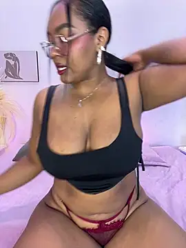 Snapshot of Esmeralda_Duarte chatting on May 15, 5:05 am Esmeralda Duarte online show from May 15, 5:05 am