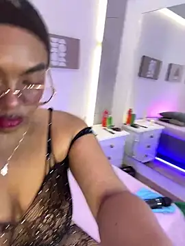 Snapshot of Esmeralda_Duarte chatting on May 17, 4:23 am Esmeralda Duarte online show from May 17, 4:23 am