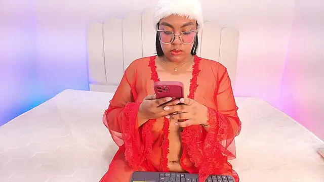 Snapshot of Esmeralda_Duarte chatting on December 4, 9:19 am Esmeralda Duarte online show from December 4, 9:19 am