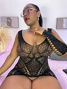 Snapshot of Esmeralda_Duarte chatting on May 16, 4:00 am Esmeralda Duarte online show from May 16, 4:00 am
