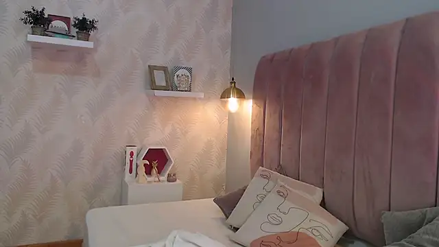 LeenaBrown online show from November 21, 12:26 pm