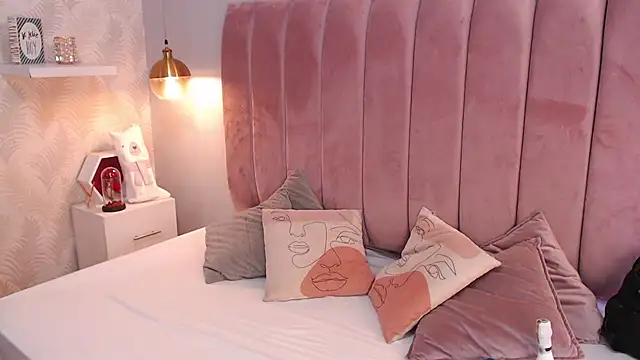 LeenaBrown online show from March 25, 12:37 pm