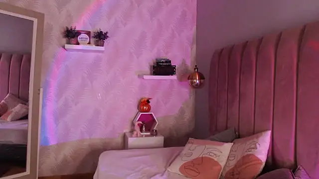 LeenaBrown online show from October 3, 12:39 pm