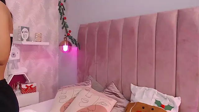 LeenaBrown online show from December 16, 11:36 am