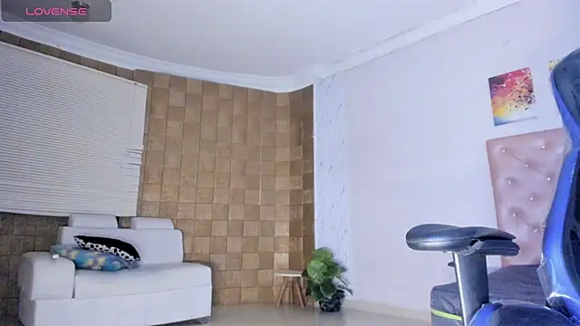 Lissalittlee online show from November 17, 8:02 pm